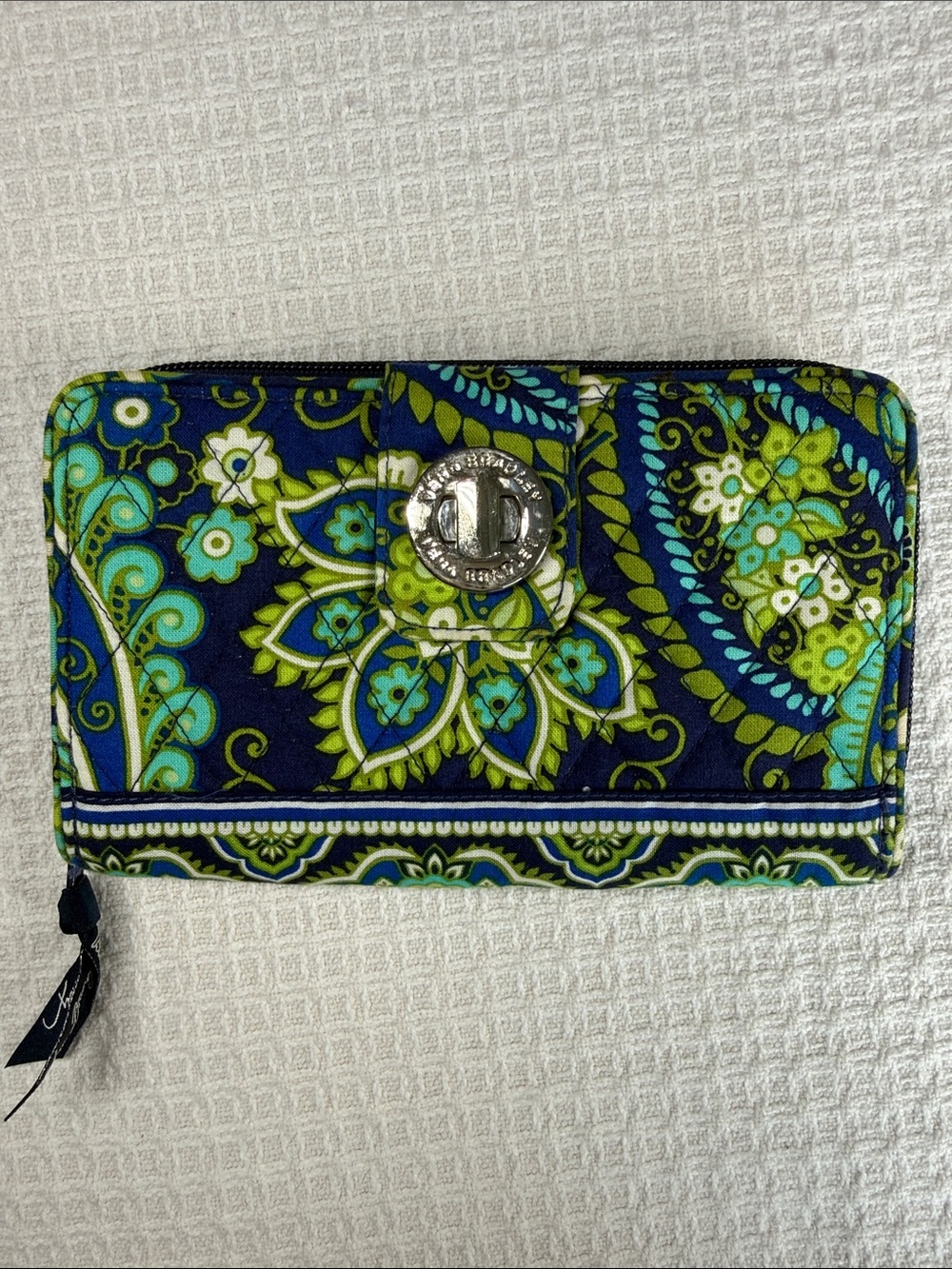 Vera Bradley turn lock wallet in Rhythm & Blues pattern - Picture 1 of 8